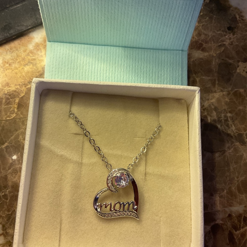 Elegant Silver 'Mom' Heart Necklace